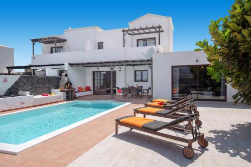 Villa Chinamar by Villa Plus
