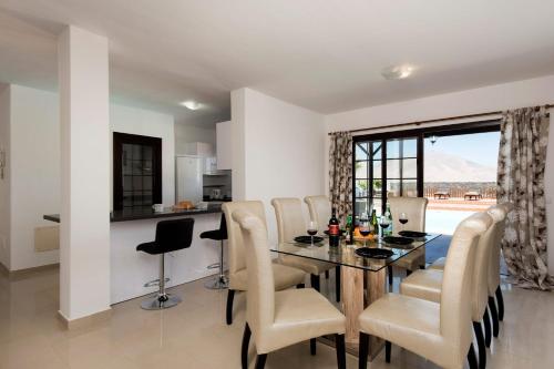 Villa Chinamar by Villa Plus
