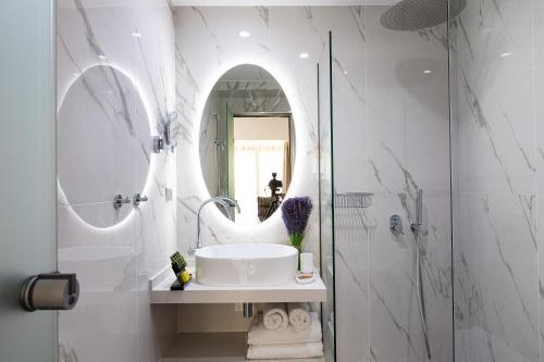 Ένα μπάνιο στο Sea View Suite "Hara" - Adults Only