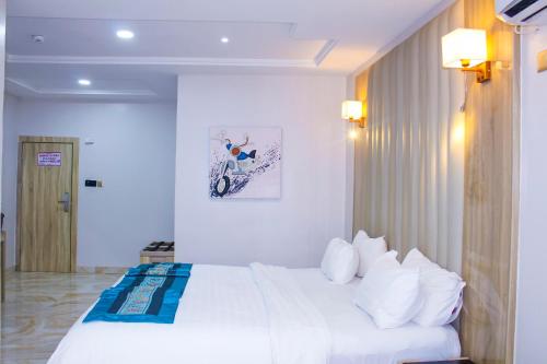 a bedroom with a large white bed with white pillows at Hilton Leisure Resort in Awka