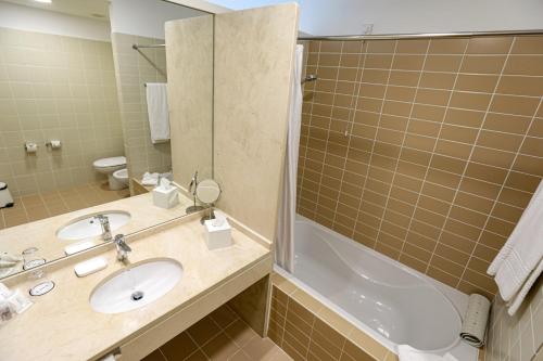 Ένα μπάνιο στο Luna Arcos Hotel Nature & Wellness