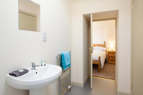 Kylpyhuone majoituspaikassa Balintore Inn
