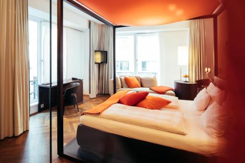 a bedroom with a large bed in a room at Buxbaum Beletage Design & Boutique Hotel in Vienna