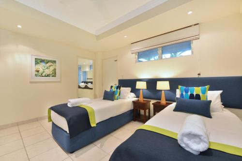 Postel nebo postele na pokoji v ubytování Reef Villa Port Douglas