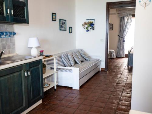 a living room with a couch in a kitchen at Villa Sciacca Lumia LUNA in Sciacca