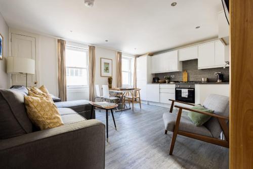 Luxury 3-bed Duplex Apartment in Fitzrovia near Oxford Street, Londra, Marea Britanie