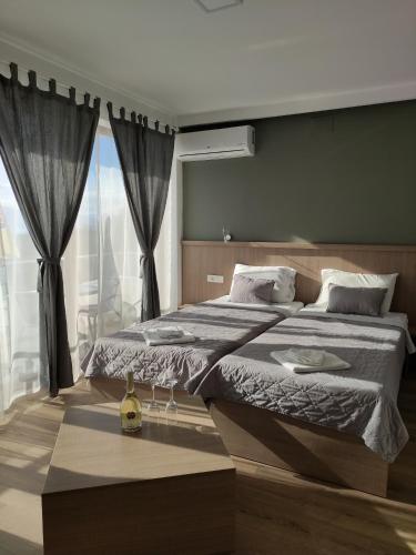 En eller flere senge i et værelse på Villa Sv. Stefan