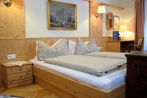 Un pat sau paturi într-o cameră la Rathskeller Weitra