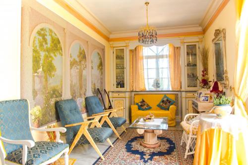 A seating area at Alexander's Home