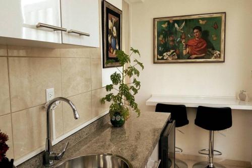 Photo de la galerie de l'établissement Departamento Frida Kahlo - Dpto de 1 habitación - Bella terraza común - Zona tranquila en CDMX, à Mexico