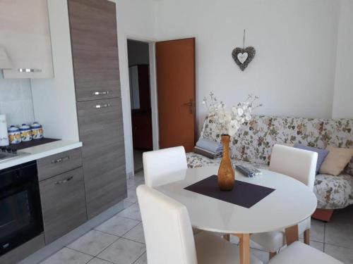 Kuchyňa alebo kuchynka v ubytovaní Apartments Bonaparte