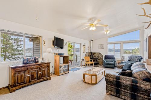 Cleland Bay Waterfront Cabin – Photos 2
