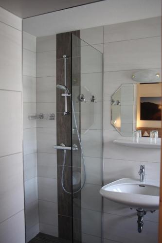 Et badeværelse på Ferienwohnung Holzergut