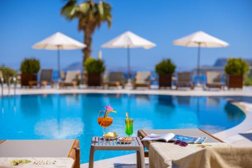 Бассейн в Olea Nova Hotel или поблизости