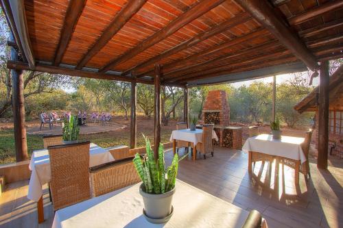Balkón nebo terasa v ubytování Imbube Safari Lodge