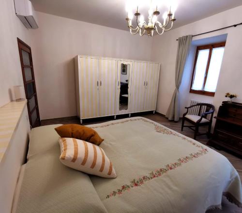Tempat tidur dalam kamar di Casa Remo - dolce soggiorno nella Piazza di Greve