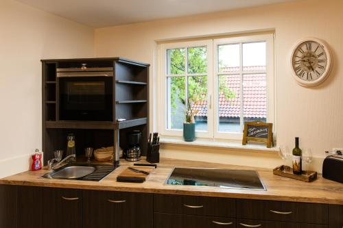 Kuchyň nebo kuchyňský kout v ubytování Ferienwohnung Schwalbennest-Großkoschen