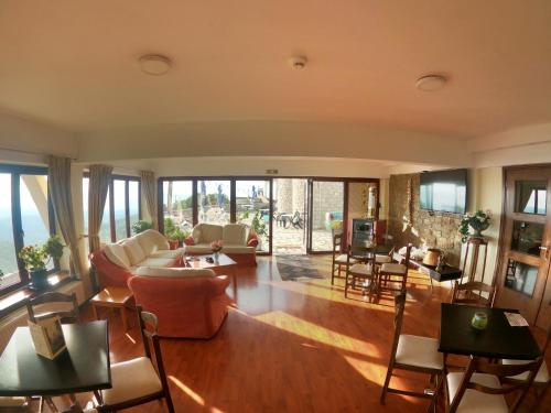 Posezení v ubytování Hotel Isaraiko Spiti Agia Theodora