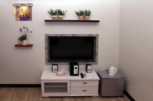 Příslušenství pro přípravu čaje a kávy v ubytování Lazy House