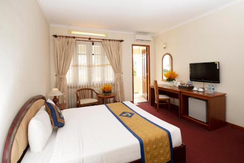 TV a/nebo společenská místnost v ubytování Rex Hotel Vung Tau