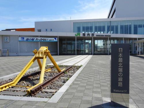 a set of train tracks in front of a building at Ryokan Yamaichi in Wakkanai