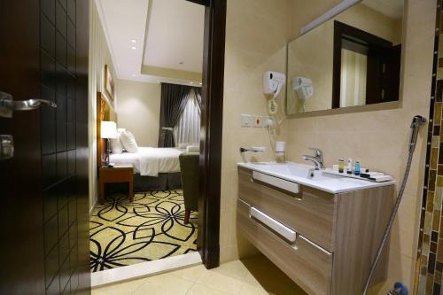 Koupelna v ubytování Lotaz Hotel Suites - Al Salamah