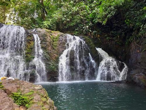 a waterfall in the middle of a pool of water at Casa el Tortugo in Drake