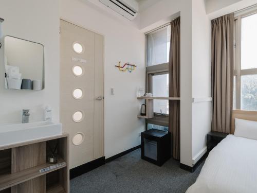 Gulta vai gultas numurā naktsmītnē CJ Hotel