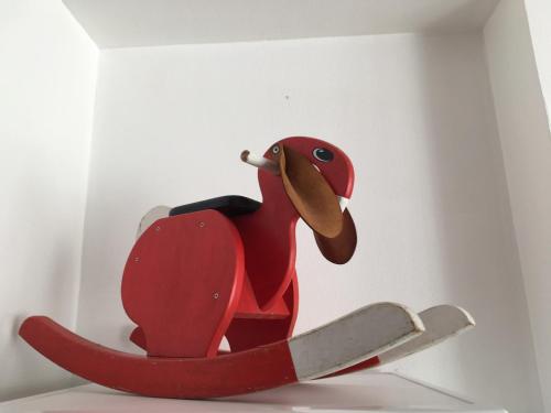 a red toy duck in a box with a skateboard at Studio 21 in Lorient