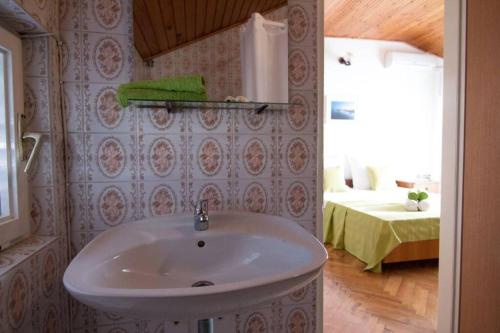 Kúpeľňa v ubytovaní SEA VIEW STUDIO with kitchen, balcony& aircon