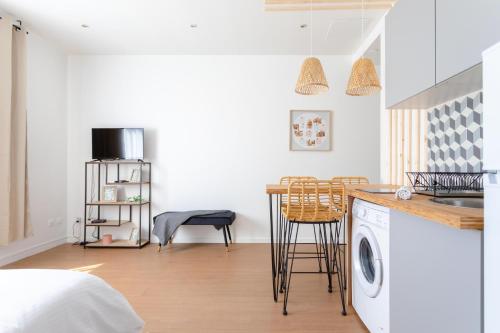 Кухня или мини-кухня в Studio Déco Blancarde 2-3 pers Terrasse Parking Clim

