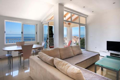 ZENITH APARTMENT by DuHomes