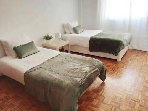 מיטה או מיטות בחדר ב-cosy2bedroomapartment