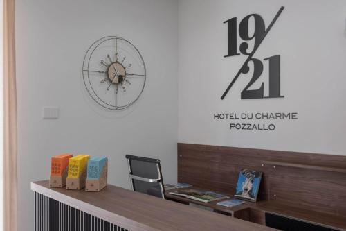Hotel 1921に飾ってある許可証、賞状、看板またはその他の書類