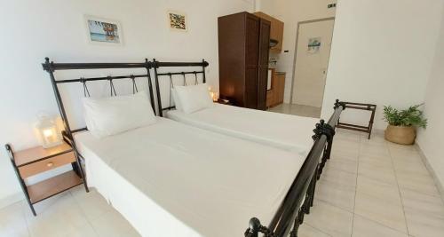 Katil atau katil-katil dalam bilik di Koukounari 2 Rooms