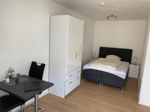 a small bedroom with a bed and a desk at Boardinghouse37 in Schwarzach