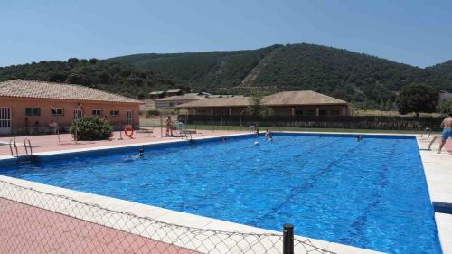 Piscina de la sau aproape de Lincetur Cabañeros - Centro de Turismo Rural