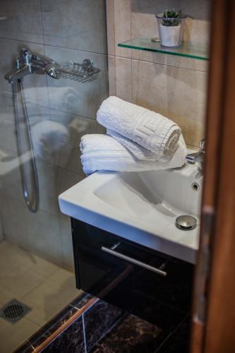Un baño de Sarantis Hotel