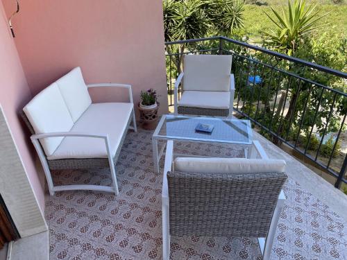 two chairs and a table on a balcony at B&B Casa Gianfranca in Portoferraio