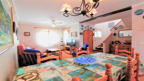 Posteľ alebo postele v izbe v ubytovaní VACAY Villa Carmen, desconecta y disfruta, en la Costa Brava, L'Escala!