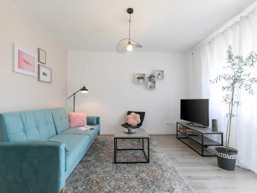 City Center Apartment with private garden and BBQ