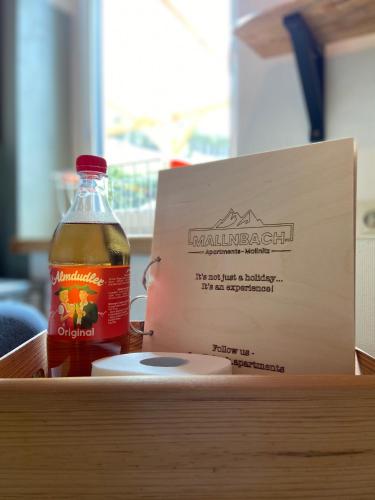 Mallnbach Apartmentsに飾ってある許可証、賞状、看板またはその他の書類