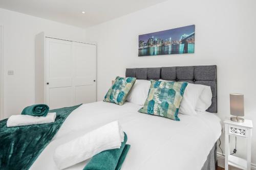 Gallery image of 2 Bedroom Apartment At Modernview Serviced Accommodation Watford Town Centre F15 in Watford