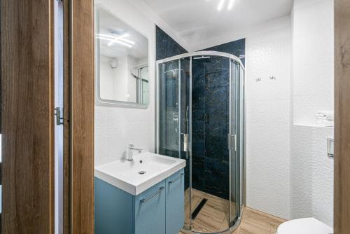 Kúpeľňa v ubytovaní Apartament Niebieski OPTILOCUS