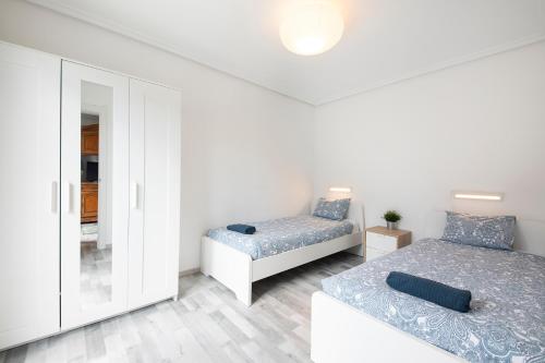 En eller flere senger på et rom på Beautiful apartment with terrace - Prime location!