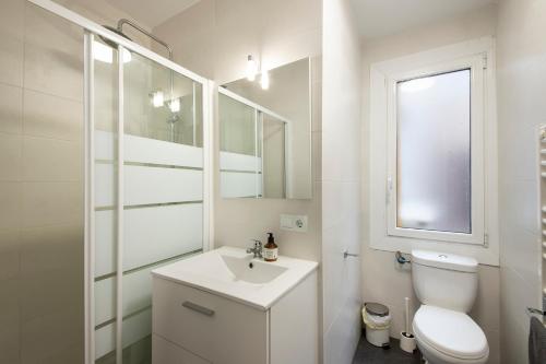 Koupelna v ubytování Beautiful apartment with terrace - Prime location!