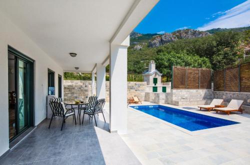 Πισίνα στο ή κοντά στο Villa Latina 2