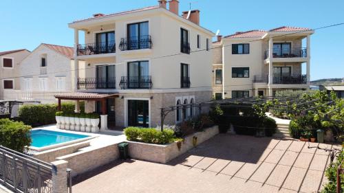 V&V residence