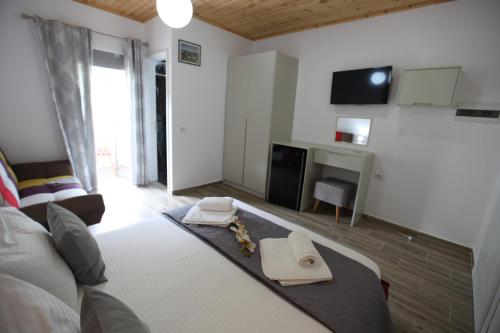 a bedroom with a bed with towels on it at Hotel Erviliano in Borsh