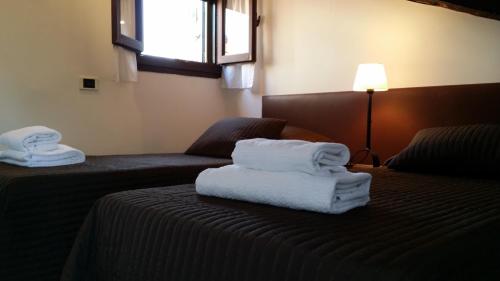 Attico San Marco tesisinde bir odada yatak veya yataklar